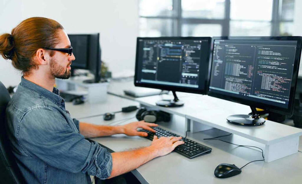 Your Roadmap to Becoming a Software Engineer Skills, Tips, and More